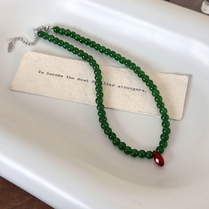 Vintage Green Beaded Necklace  - Vintage Fashion Faire recensie en prijs