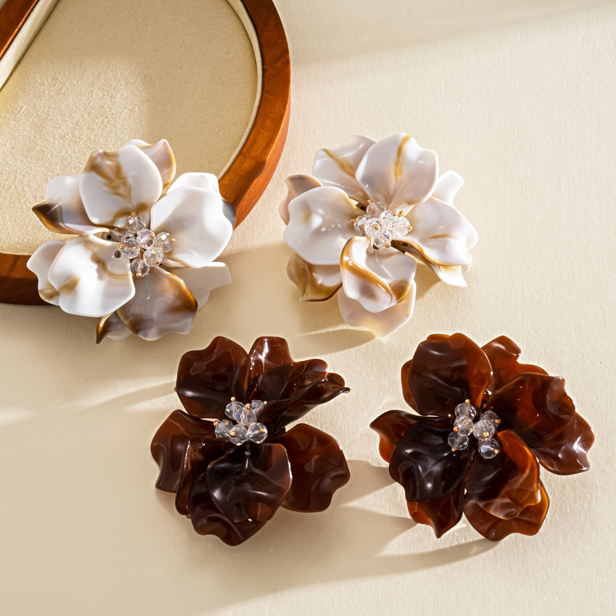 Large Vintage Resin Flower Stu - Vintage Fashion Center recensie en prijs