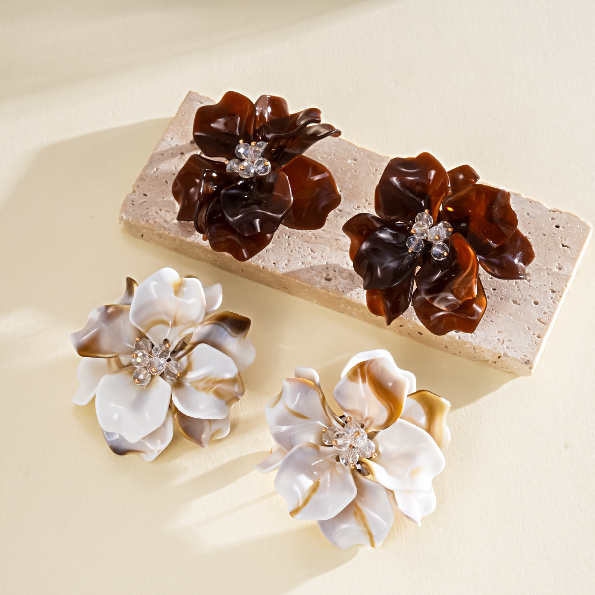 Large Vintage Resin Flower Stu - Vintage Fashion Center recensie en prijs