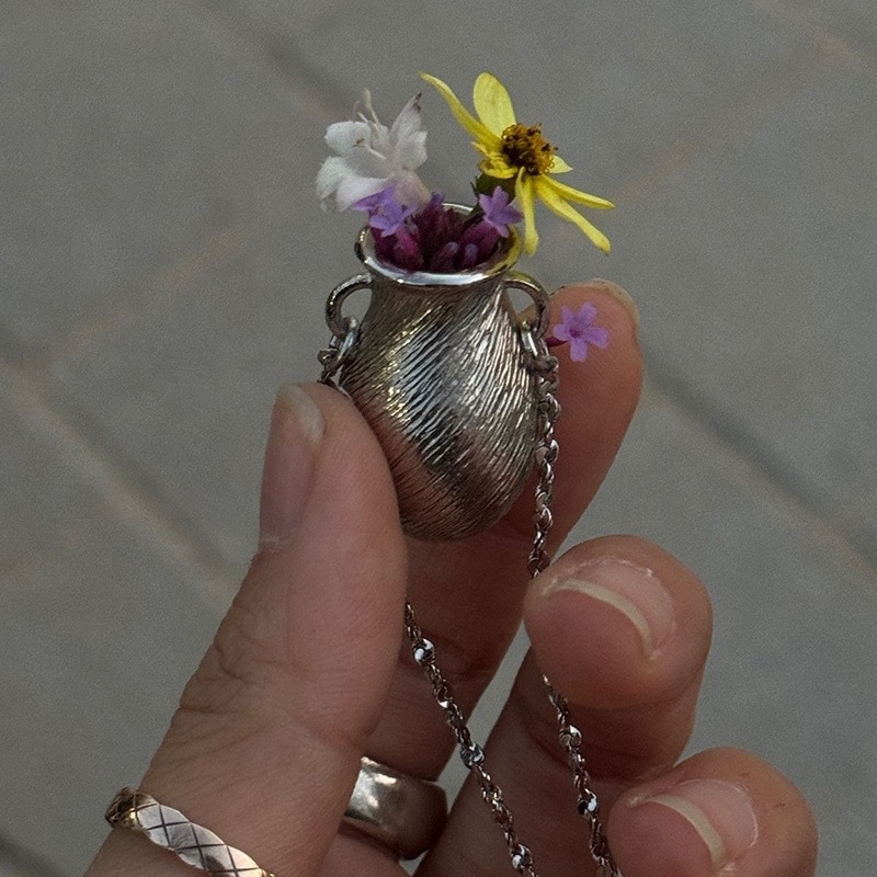 New Flower Bouquet Necklace We - Vintage Fashion Sketches recensie en prijs