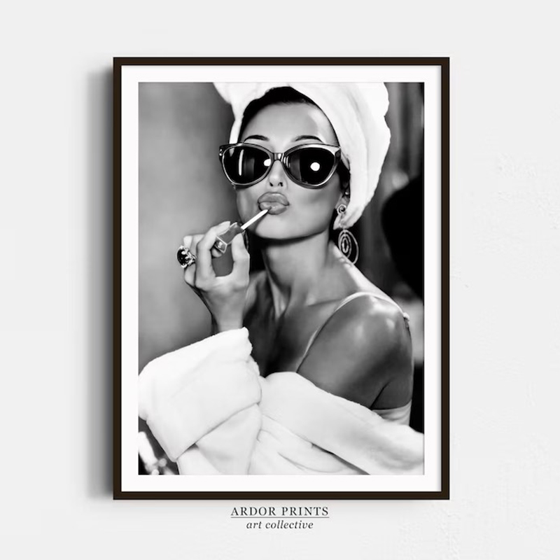 Audrey Hepburn Lipstick Canvas - Vintage Fashion Prints For Wall recensie en prijs
