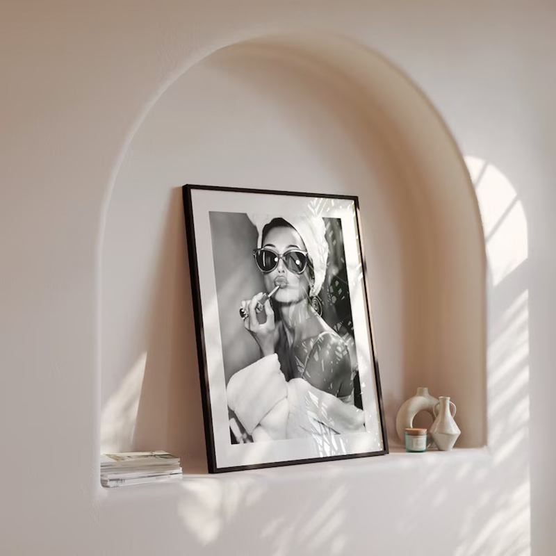 Audrey Hepburn Lipstick Canvas - Vintage Fashion Prints For Wall recensie en prijs