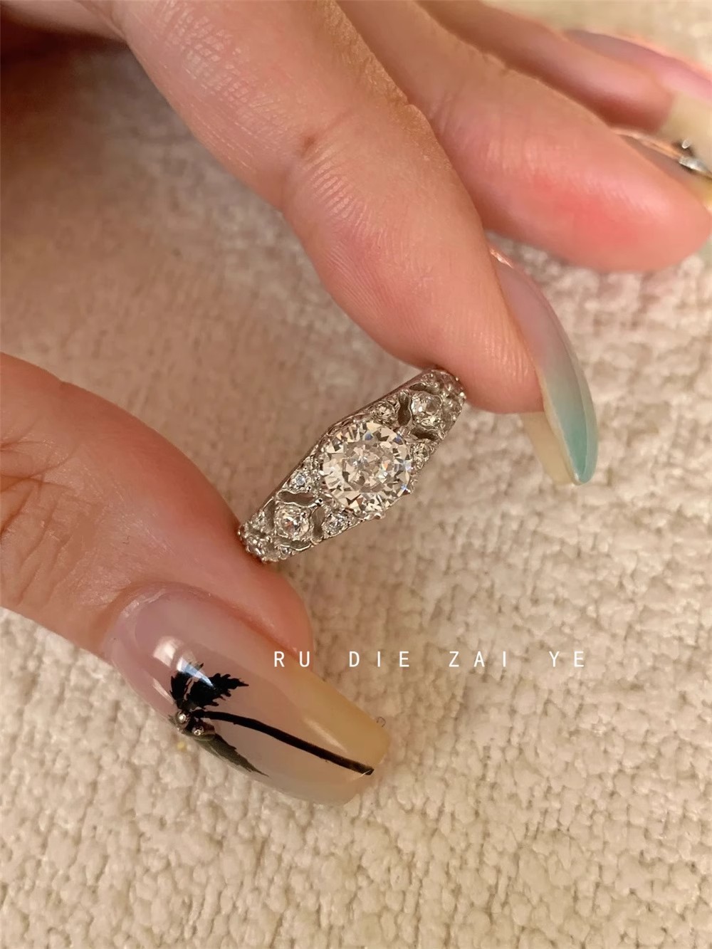 White Gold Plated Irregular Op - Vintage Fashion Center recensie en prijs