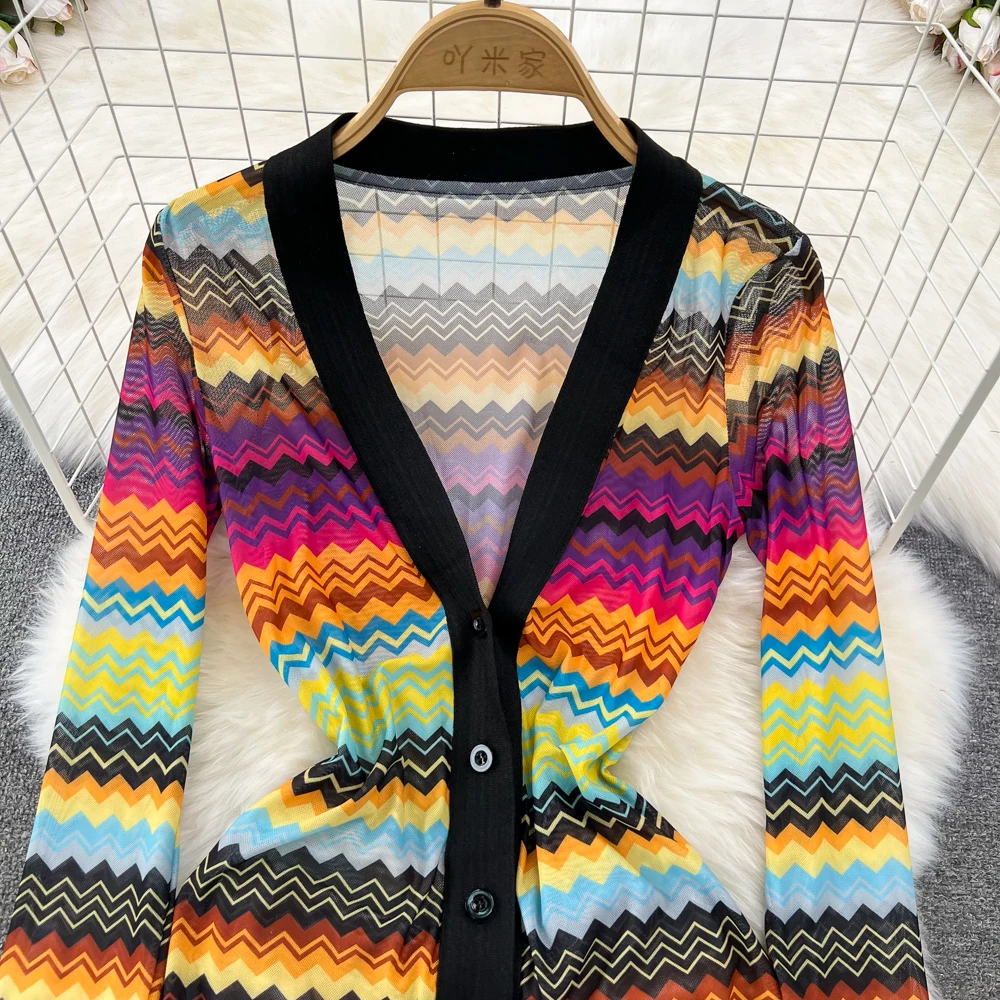 Runway Fashion V-neck Rainbow  - Vintage Fashion Runway recensie en prijs