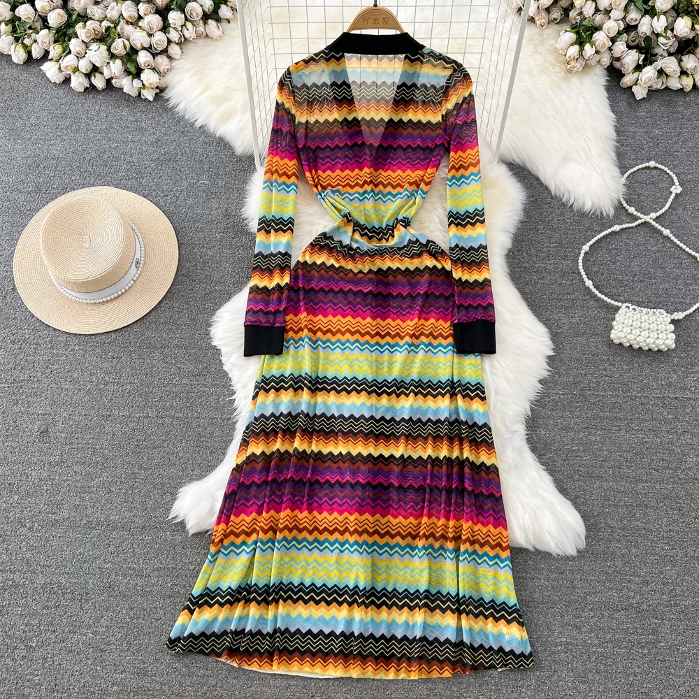 Runway Fashion V-neck Rainbow  - Vintage Fashion Runway recensie en prijs